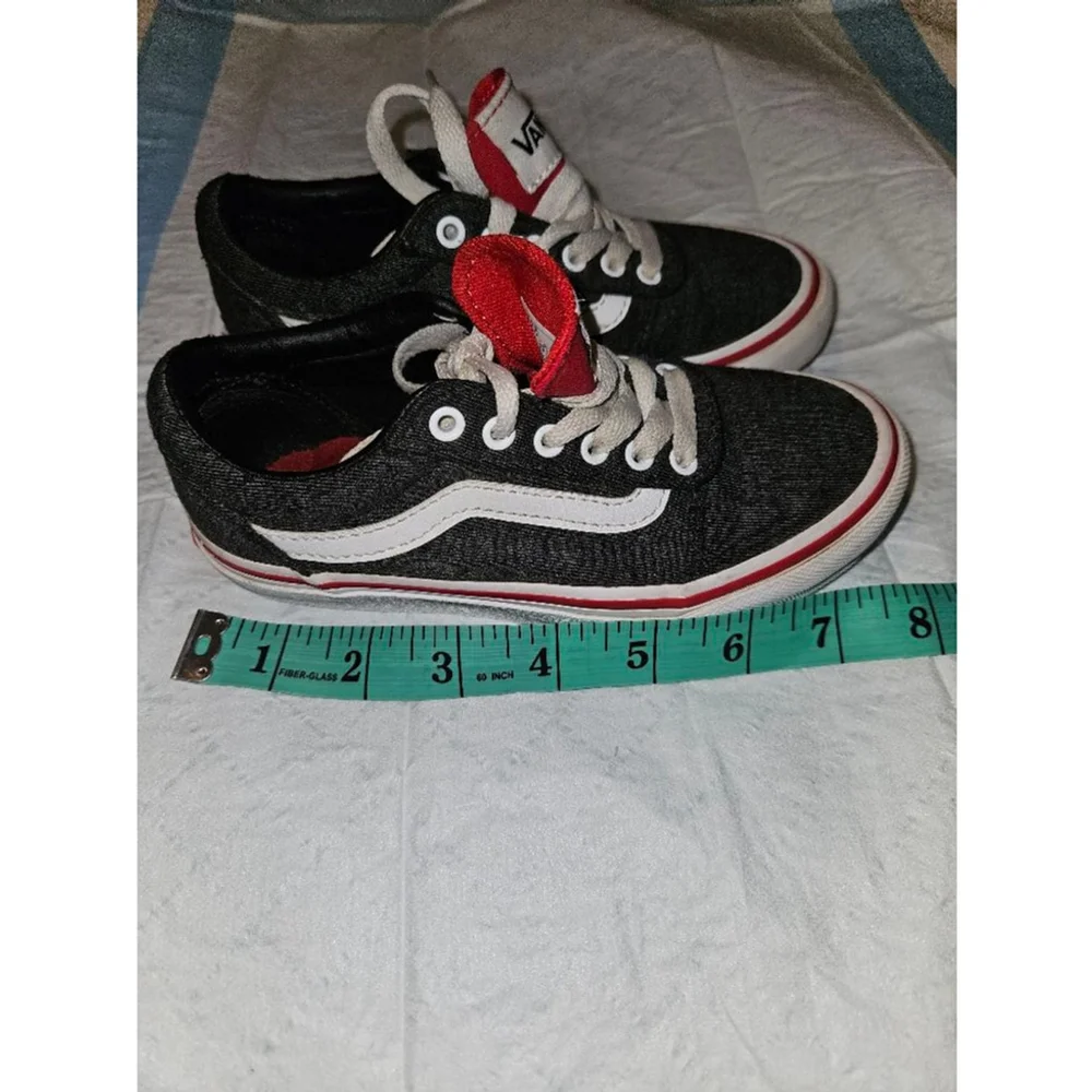 Vans Off the Wall Sneakers Boys size 12 Black White